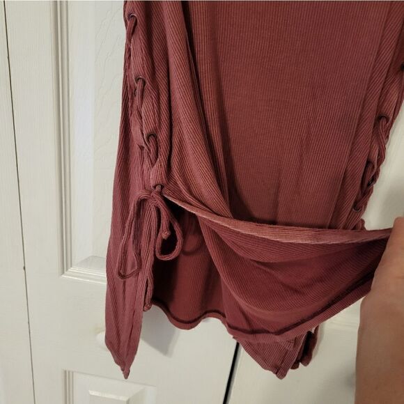 American Eagle Outfitters Soft & Sexy side lace tank - Picture 2 of 5